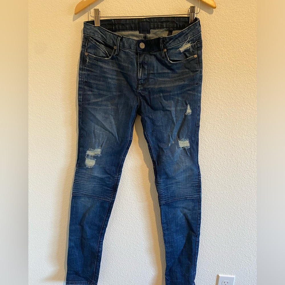RtA distressed denim skinny Jean size; 28